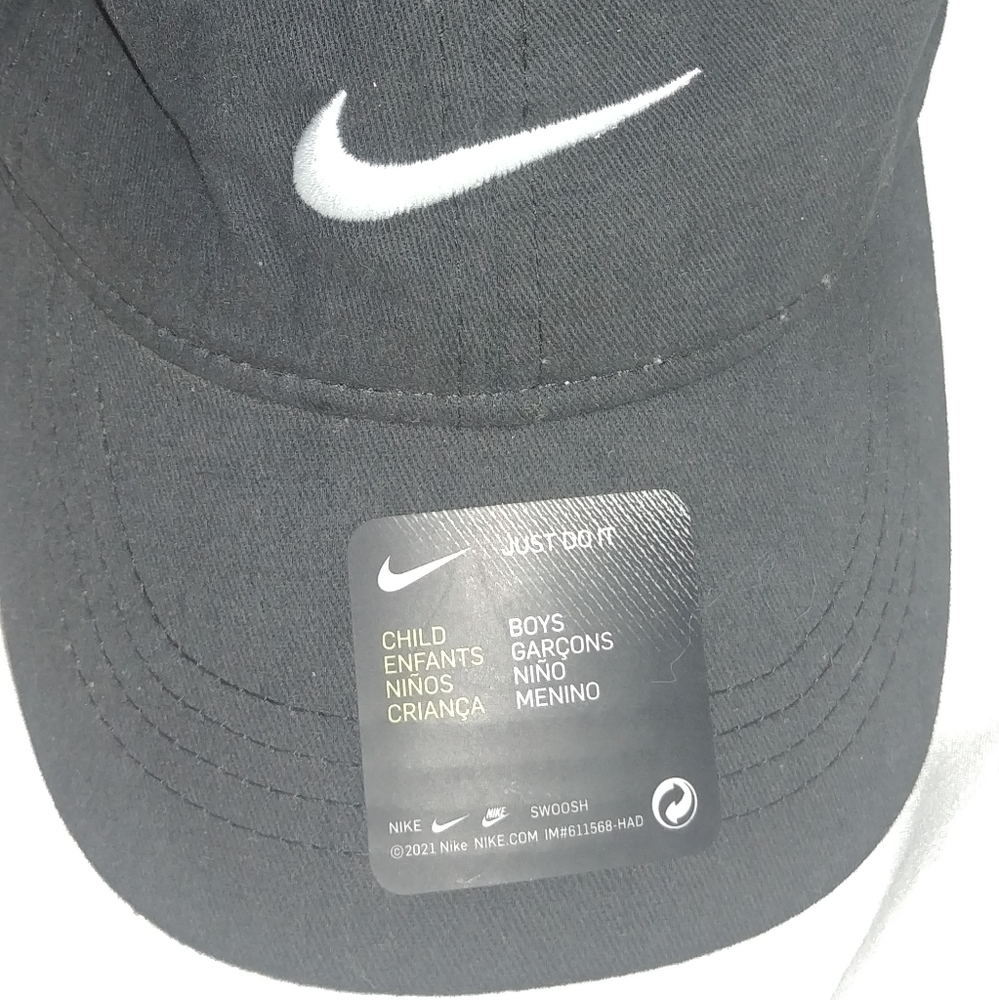 Nike child's cap.